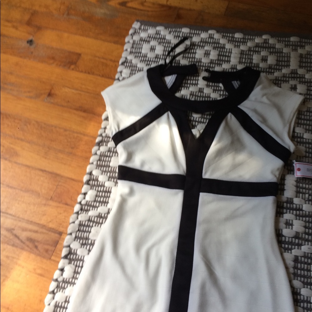 Dress never wore - Picture 2 of 4